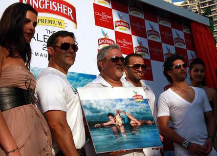Dr.Vijay Mallaya along with Salman Khan, his son Siddharth and Models  at Kingfisher Calendar Launch 2011