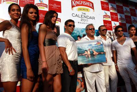 Dr.Vijay Mallaya along with Salman Khan, his son Siddharth and Models  at Kingfisher Calendar Launch 2011