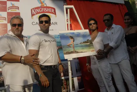 Dr.Vijay Mallaya along with Salman Khan, his son Siddharth and Models  at Kingfisher Calendar Launch 2011