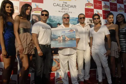 Dr.Vijay Mallaya along with Salman Khan, his son Siddharth and Models  at Kingfisher Calendar Launch 2011