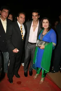 Akshay Kumar, Farah Khan and Dharmendra at Colors Umang 2011. .