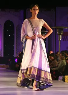 A model showcasing collection by Anju Modi at the National Handloom Expo,in New Delhi on Tuesday. .