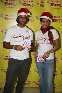 Gul Panag and Purab Kohli at Radio Mirchi to promote Turning 30!!! film, Lower Parel. .