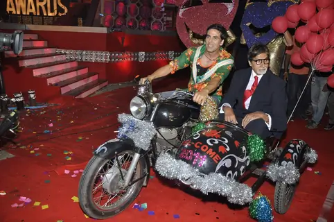 Amitabh Bachchan and Akshay Kumar at Big Star Awards, Bhavans Ground. .