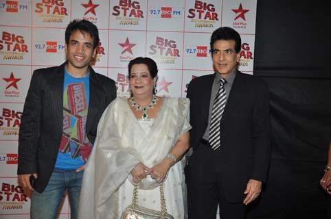 Jeetendra with his wife and son at the Big Star Entertainment Awards held at Bhavans College Grounds