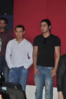Aamir Khan and Prateik Babbar at the Unveiling of Dhobi Ghat's First Look, Andheri