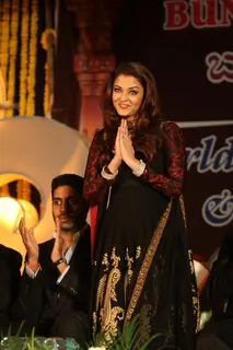 Abhishek Bachchan and Aishwarya Rai Bachchan during an World bunts sports meet of 2010 in Mumbai