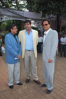 Saif and Arun Nayyar at Mid-day race at Mahalaxmi Race Course. .