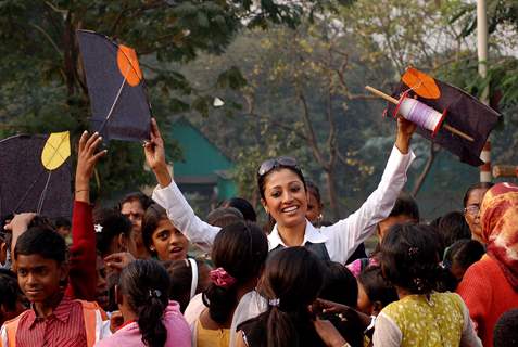 Kolkata: Tollywood actress Paoli Dam celebrates kites festival during the eve of up coming New Year 2011 in kolkata on Friday. .