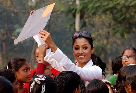 Kolkata: Tollywood actress Paoli Dam celebrates kites festival during the eve of up coming New Year 2011 in kolkata on Friday. .