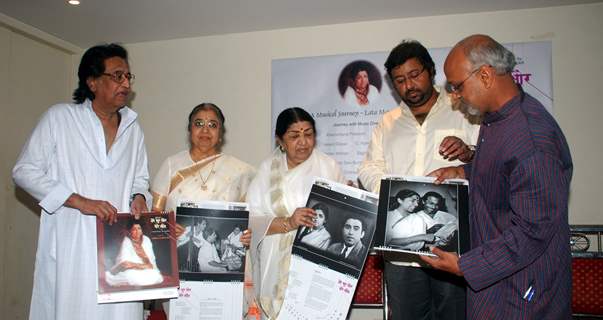 Lata Mangeshkar's calendar launch