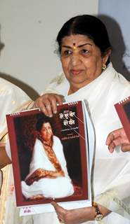 Lata Mangeshkar's calendar launch