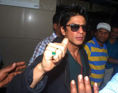 Shahrukh Khan leaves for Dubai to celebrate New Year