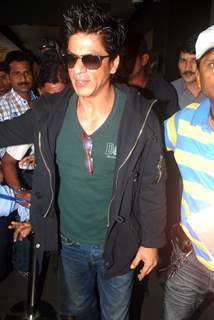 Shahrukh Khan leaves for Dubai to celebrate New Year