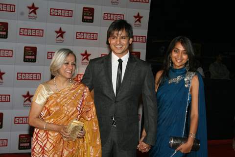 Vivek Oberoi with his wife and mom at 17th Annual Star Screen Awards 2011