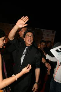 Shahrukh Khan at 17th Annual Star Screen Awards 2011