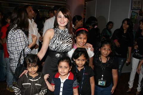 Minissha Lamba supporting the cause of 'Save Our Tigers'