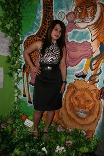 Minissha Lamba supporting the cause of 'Save Our Tigers'