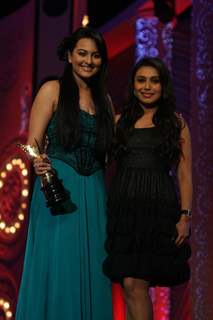 Sonakshi Sinaha and Rani Mukherjee at 6th Apsara Awards Night at BKC, Mumbai