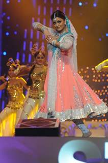 Aishwarya Rai performing at17th Annual STAR Screen Awards