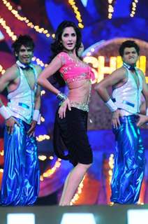 Katrina performing on Sheila ki Jawani at 17th Annual STAR Screen Awards