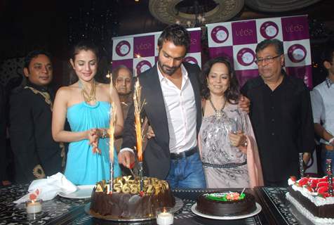 Amisha Patel and Ashmit Patel at Ashmit patel's Bday Bash. .