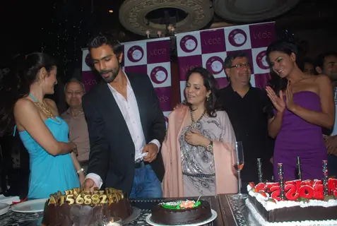 Amisha Patel and Ashmit Patel at Ashmit patel's Bday Bash. .