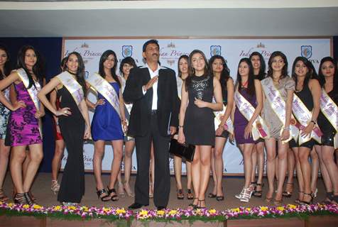 Aarti Chabbria with Models at the Indian Princess nomination round at Atharva College. .