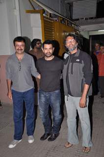 Aamir Khan at 'Dhobi Ghat' screening with Rajkumar Hirani and Rakeysh Omprakash Mehra. .