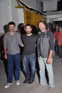 Aamir Khan at 'Dhobi Ghat' screening with Rajkumar Hirani and Rakeysh Omprakash Mehra. .