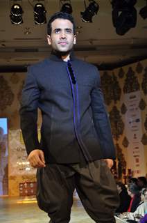 Tusshar Kapoor walk the ramp at Mizwan Show. .