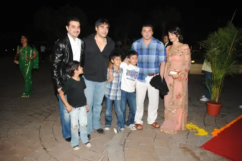 Arbaaz Khan, Sanjay Kapoor and Sohail Khan in Sameer Soni and Neelam Kothari's wedding ceremony