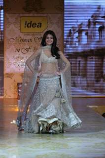 Anushka Sharma walks the ramp for Shabana Azmi's charity show 'Mizwan'