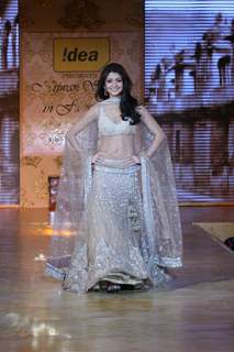 Anushka Sharma walks the ramp for Shabana Azmi's charity show 'Mizwan'