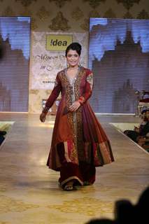 Sandhya Mridul walks the ramp for Shabana Azmi's charity show 'Mizwan'