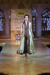 Shazahn Padamsee walks the ramp for Shabana Azmi's charity show 'Mizwan'