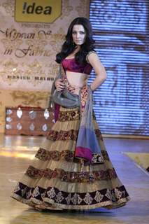 Celina Jaitley walks the ramp for Shabana Azmi's charity show 'Mizwan'