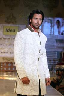 Hrithik Roshan walks the ramp for Shabana Azmi's charity show 'Mizwan'