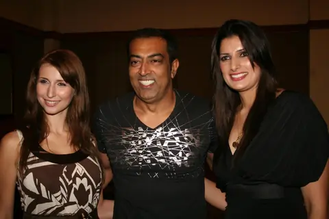 Vindoo Dara Singh, Sonika Kaliraman and Claudia Ciesla at 'Zor Ka Jhatka' bash at JW Marriott Hotel