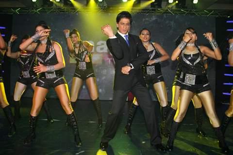 Shah Rukh Khan at 'Zor Ka Jhatka' bash at JW Marriott Hotel in Mumbai