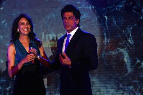 Shah Rukh Khan with Saumya Tandon at 'Zor Ka Jhatka' bash at JW Marriott Hotel in Mumbai