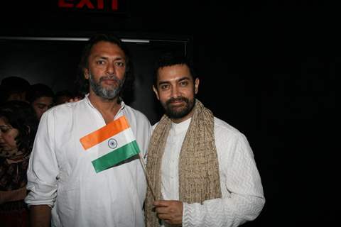 Aamir Khan and Rakeysh Omprakash Mehra at 'Rang De Basanti' team celebrates its 5th year