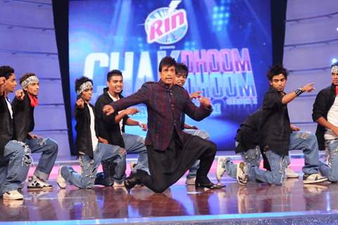 Judge Javed Jaffrey shaking his legs with Rohan n group during the auditions at Chak Dhoom Dhoom