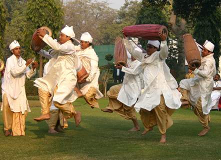 The Tableaux artists who participated in Republic Day Parade at Vice President  M. Hamid Ansari's residence, in New Delhi. .