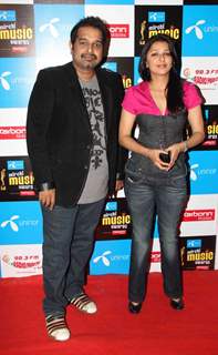 Shankar Mahadevan and Bhumika Chawla at Mirchi Music Awards 2011 at BKC