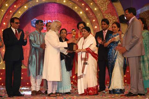 Dharmendra and Lata at Mi Marathi Awards at Andheri Sports Complex. .