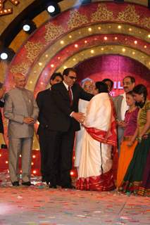 Dharmendra and Lata at Mi Marathi Awards at Andheri Sports Complex. .