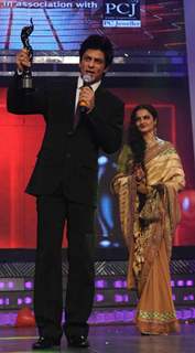 Rekha presenting ShahRukh Khan - Best Actor Male at the 56th Idea Filmfare Awards 2010. .