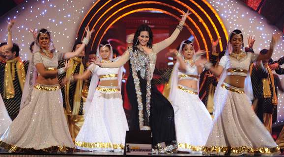 Sonakshi Sinha performing at the 56th Idea Filmfare Awards 2010. .