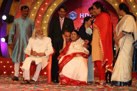 Dharmendra and Lata at Mi Marathi Awards at Andheri Sports Complex. .